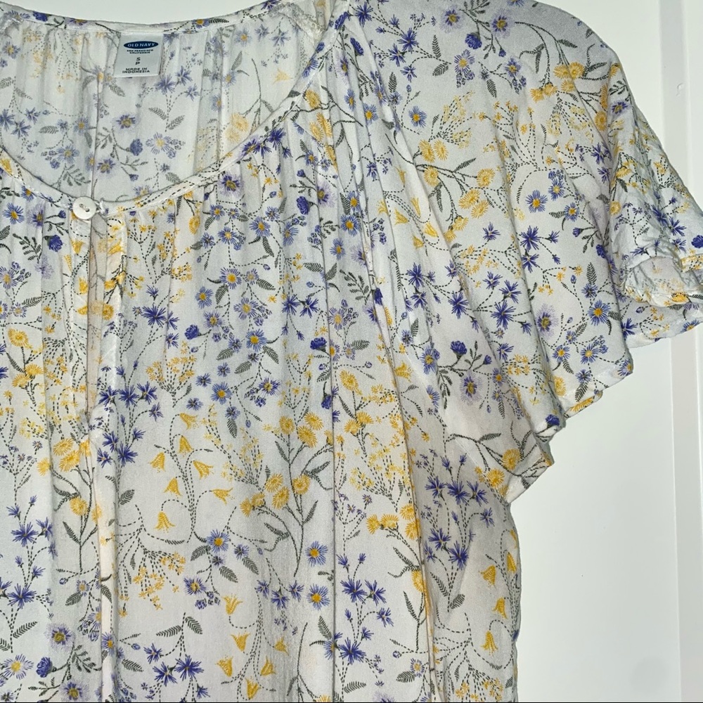 Old Navy Floral Flutter Sleeve Top